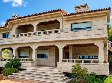 Villa mit Balkon zum Verkauf in Bembrive