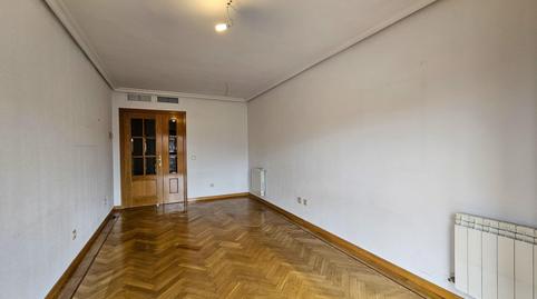Photo 3 of Flat for sale in Calle Cgdor Diego Valderrabano, Media Legua,  Madrid Capital