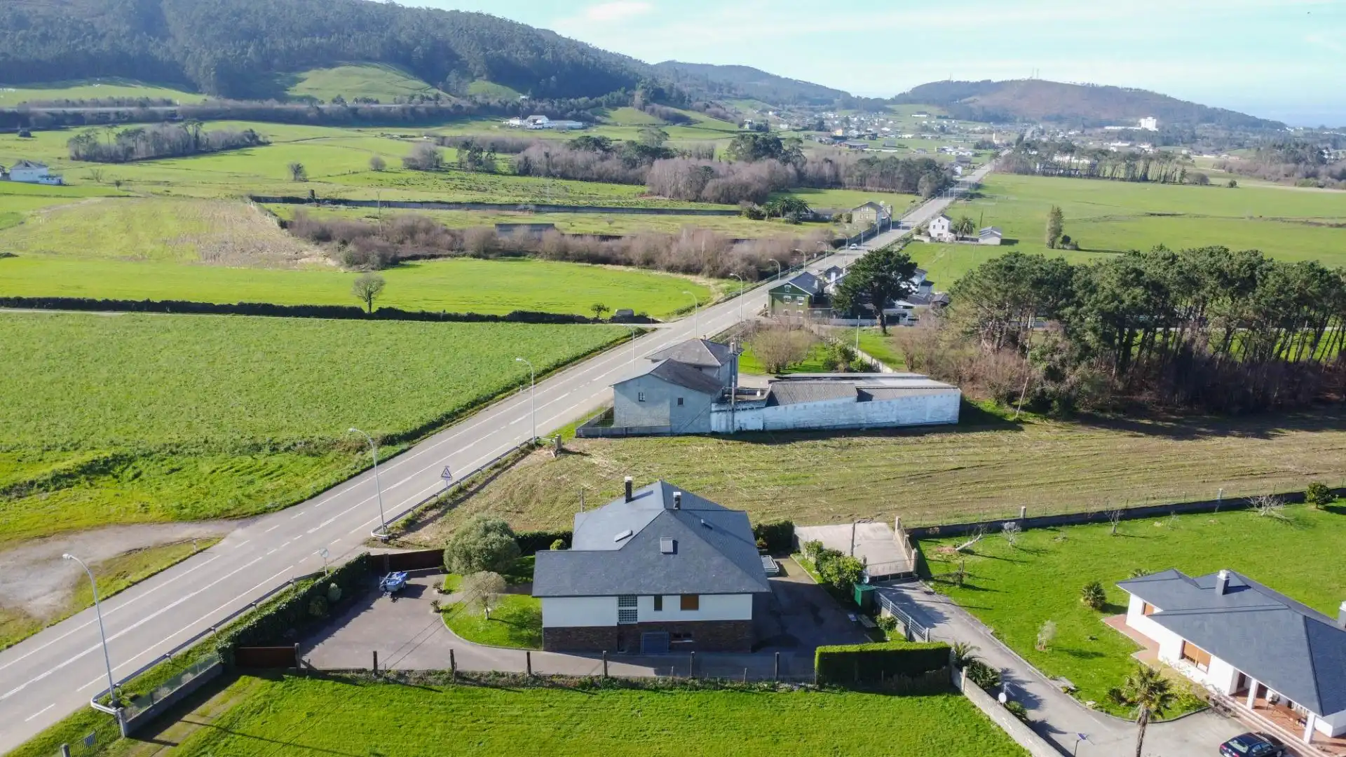 Vista exterior de Local en venda en Valdés - Luarca