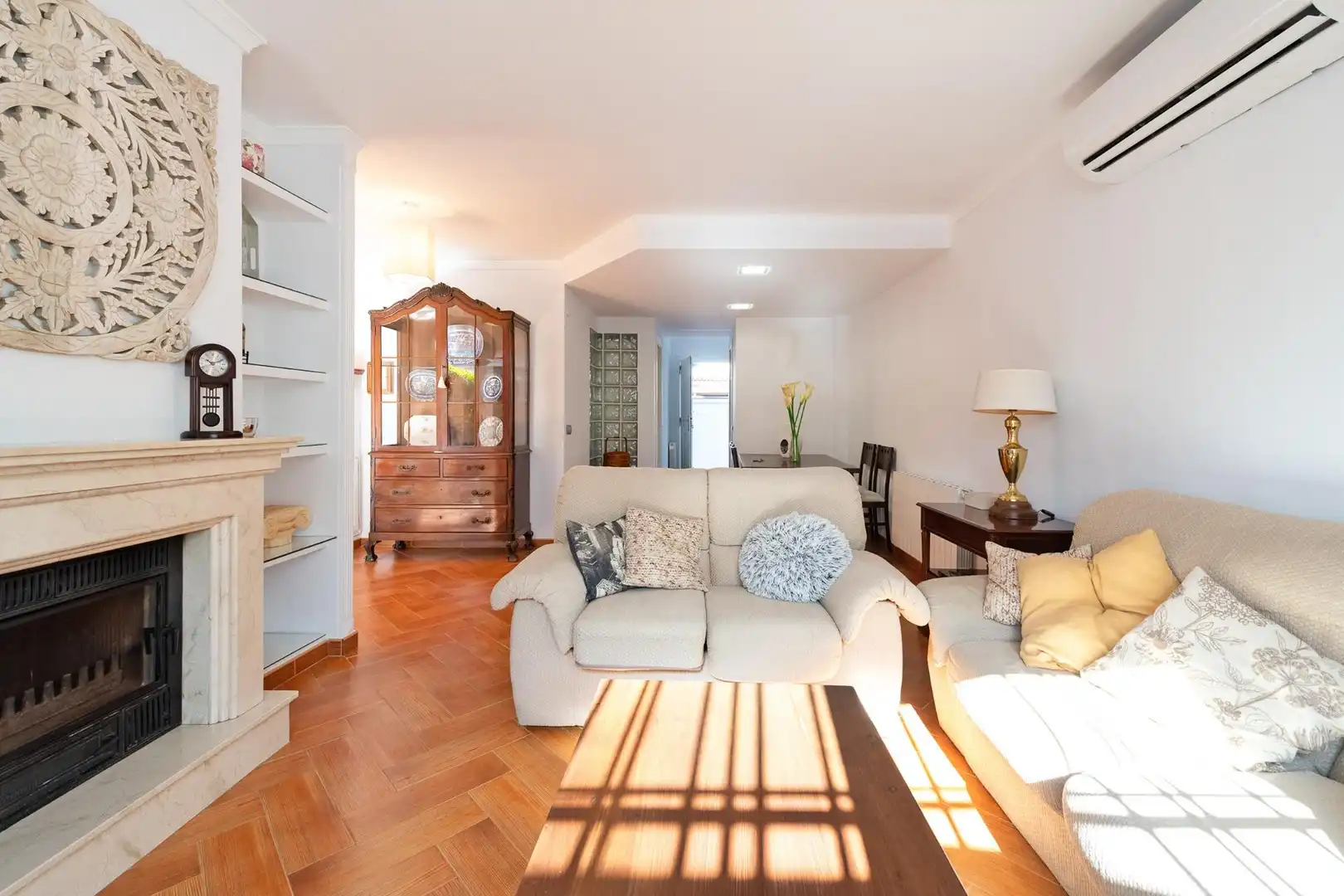 Living room of Detached homes for sale in Málaga  with Air Conditioner, Terrace and Community pool