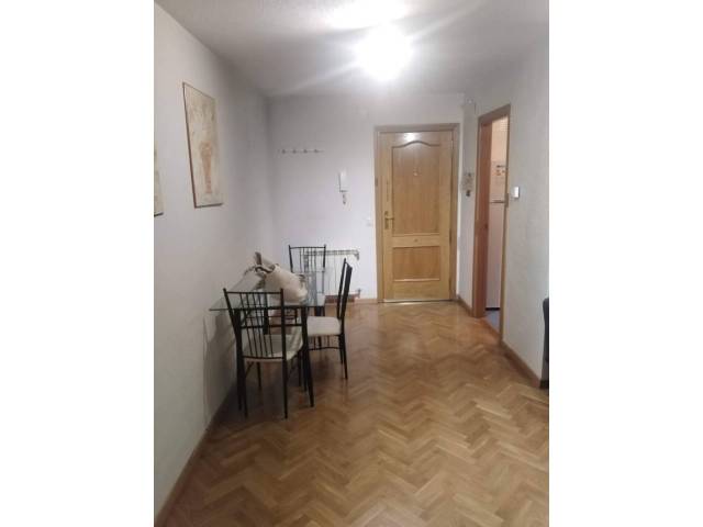 Apartamento en Alquiler en Calle COVARRUBIAS en Avenida Europa - San Antón