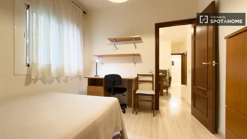 Habitació a Sants-Badal