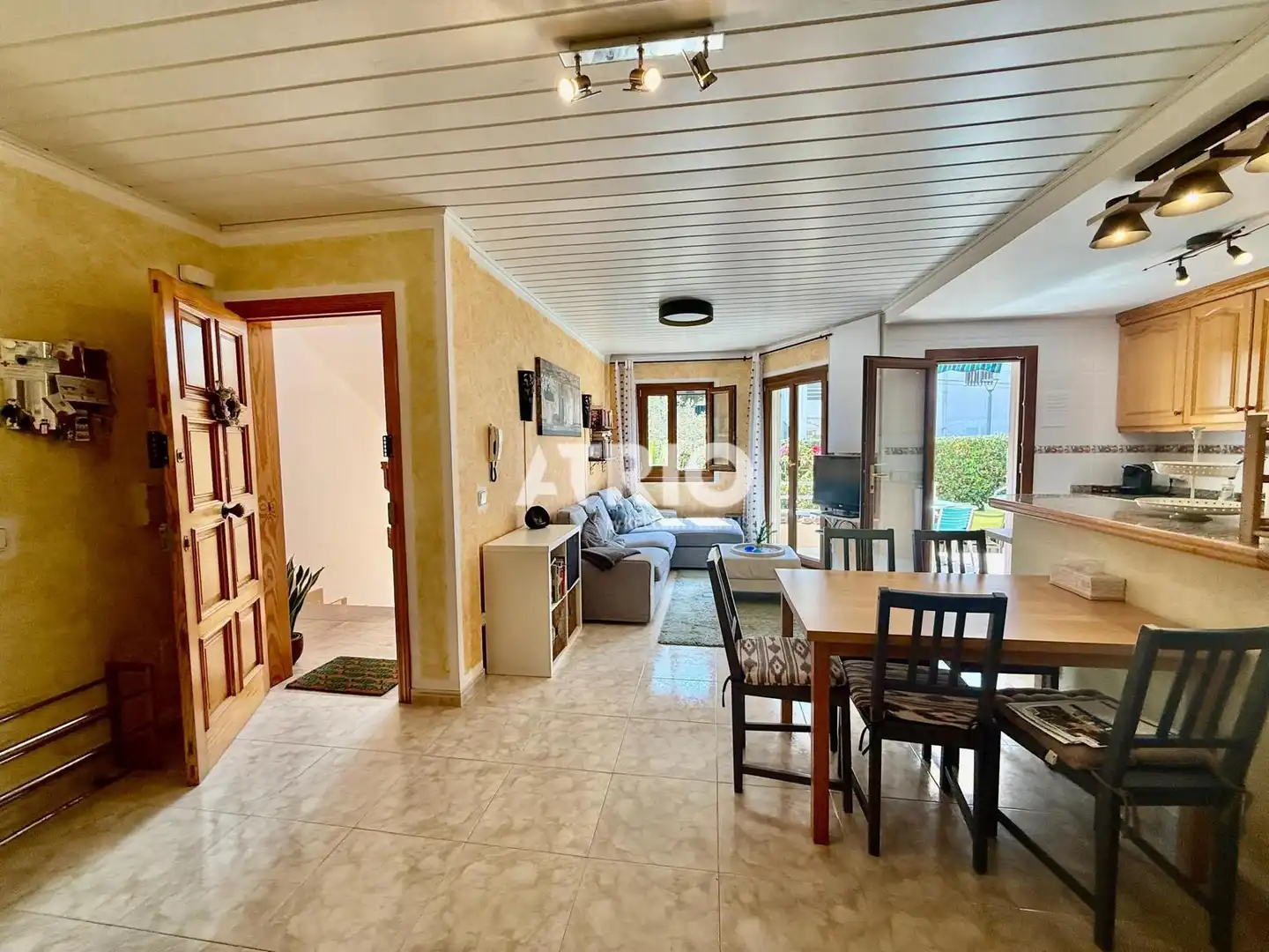 Wohnzimmer von Wohnung zum Verkauf in Santa Margalida mit Klimaanlage, Privatgarten und Terrasse
