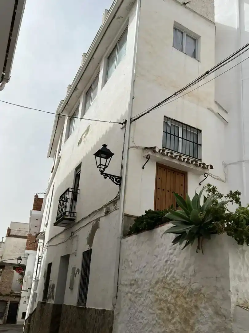 Vista exterior de Casa adosada en venda en Casarabonela amb Balcó
