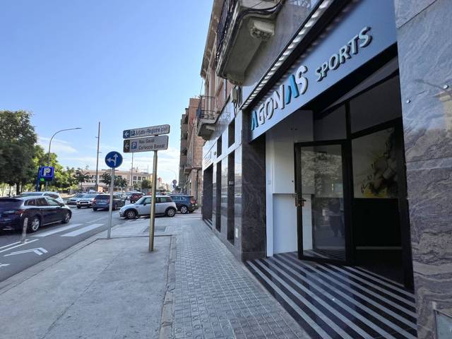Local comercial en Alquiler en Camí Ral de la Mercè, 576 en Eixample