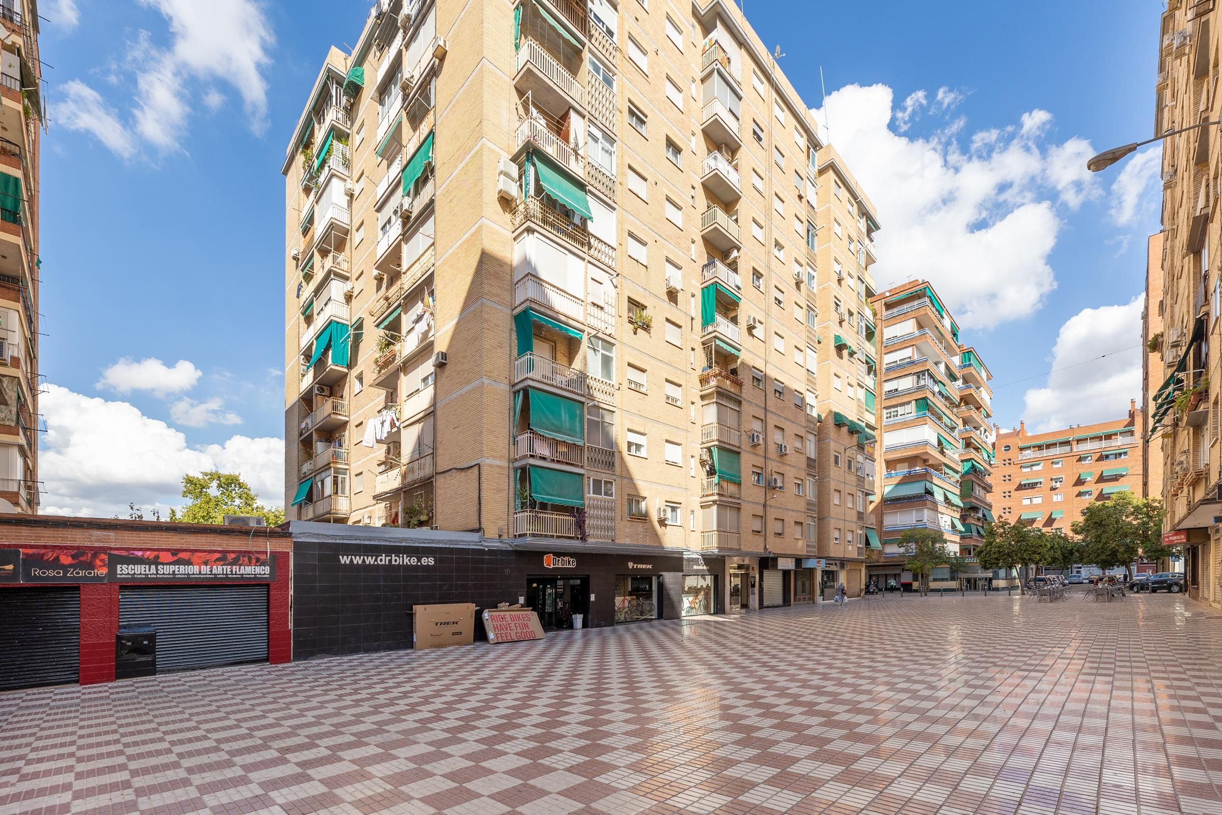 Exterior view of Apartment for sale in  Granada Capital