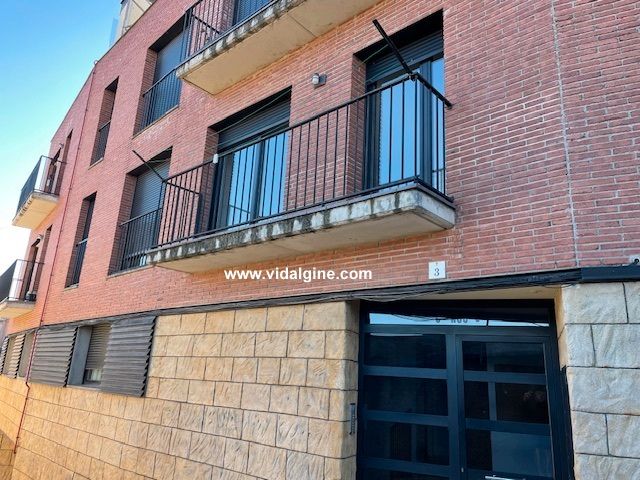 Vista exterior de Pis en venda en Les Avellanes i Santa Linya amb Parquet i Balcó