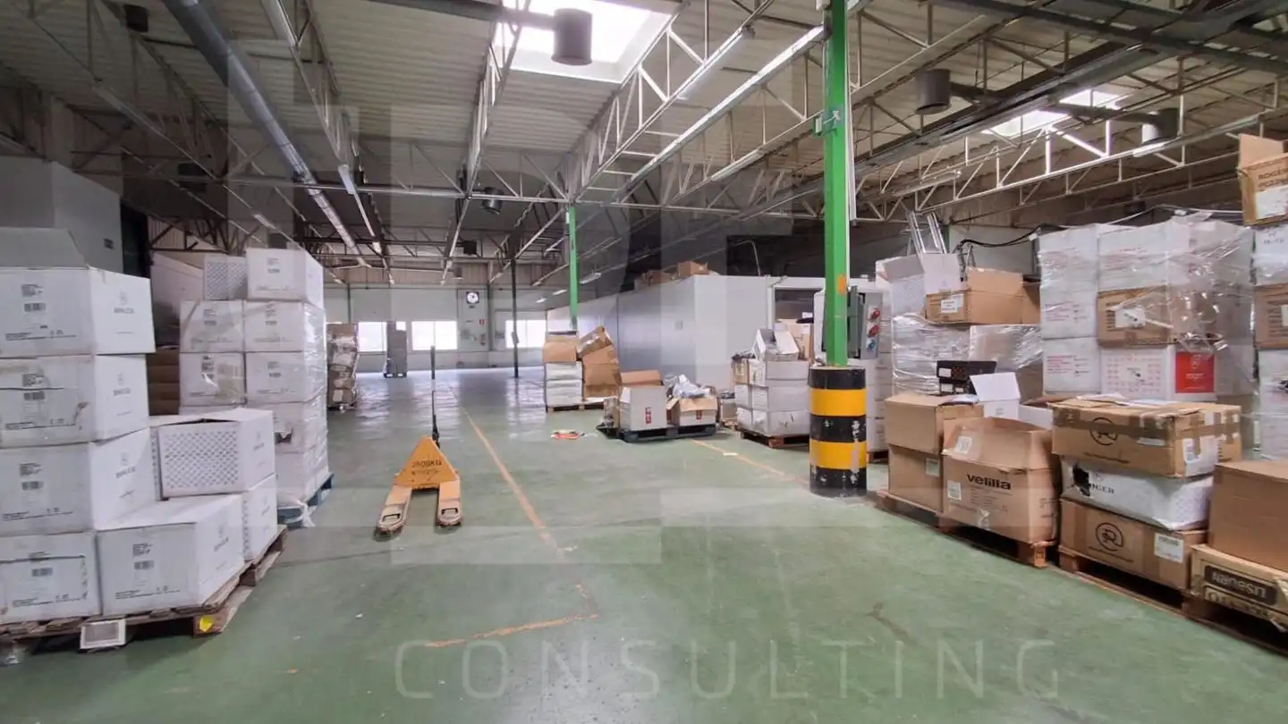 Nave industrial de alquiler en La Pobla de Vallbona