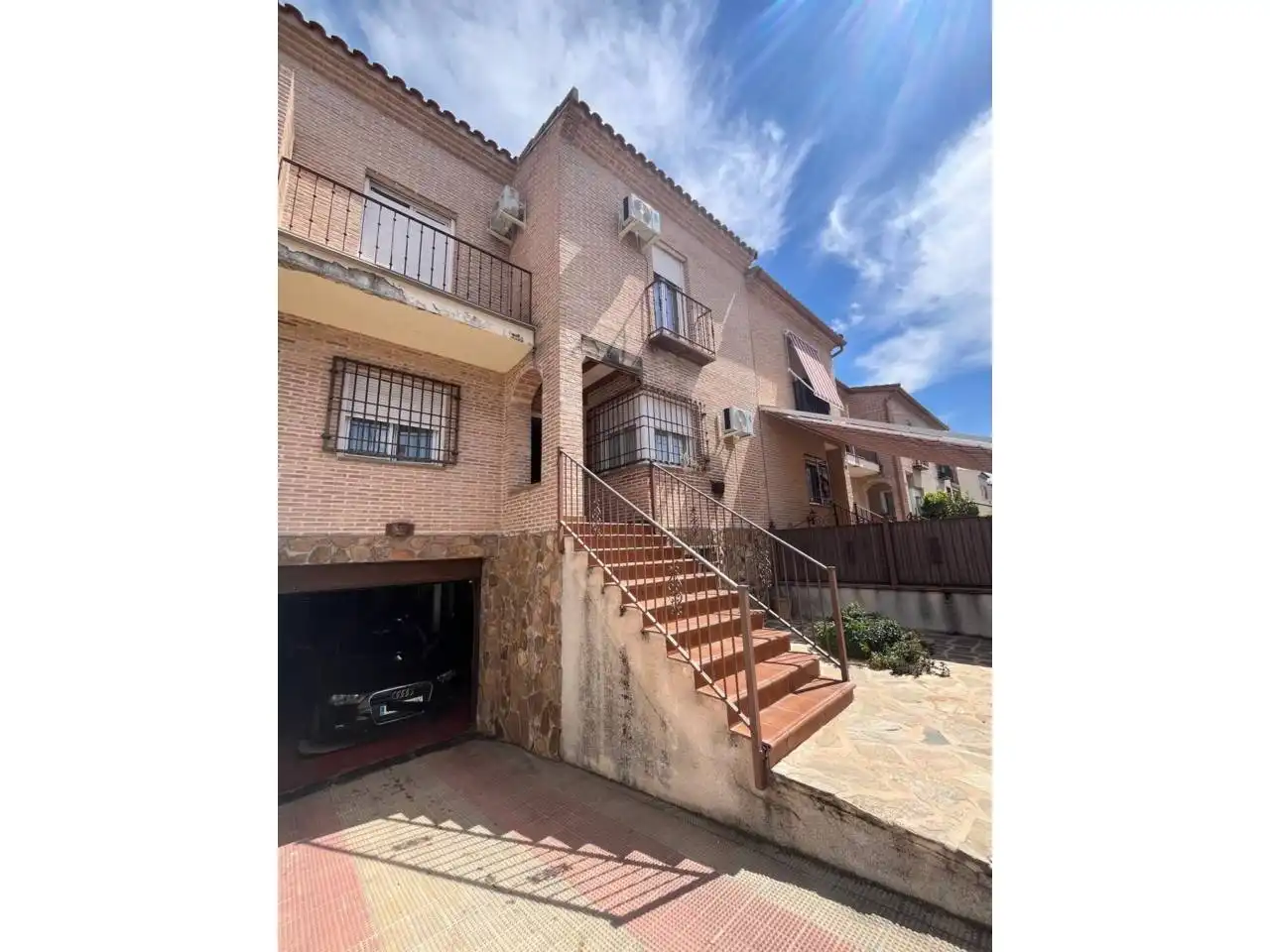 Vista exterior de Casa adosada en venda en Illescas amb Aire condicionat, Calefacció i Jardí privat