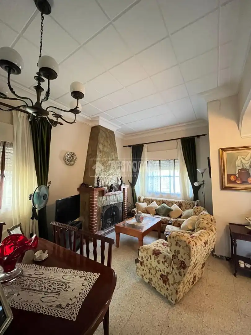 Sala de estar de Casa o chalet en venta en Mairena del Alcor con Aire acondicionado, Calefacción y Piscina comunitaria