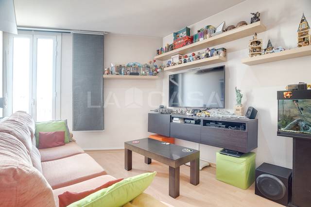 Piso en Venta en Carrer d'Aragó en El Camp de l'Arpa del Clot