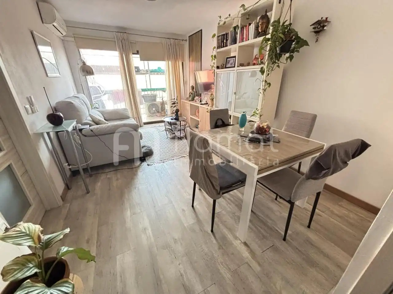Sala d'estar de Pis en venda en Martorelles amb Calefacció, Parquet i Balcó
