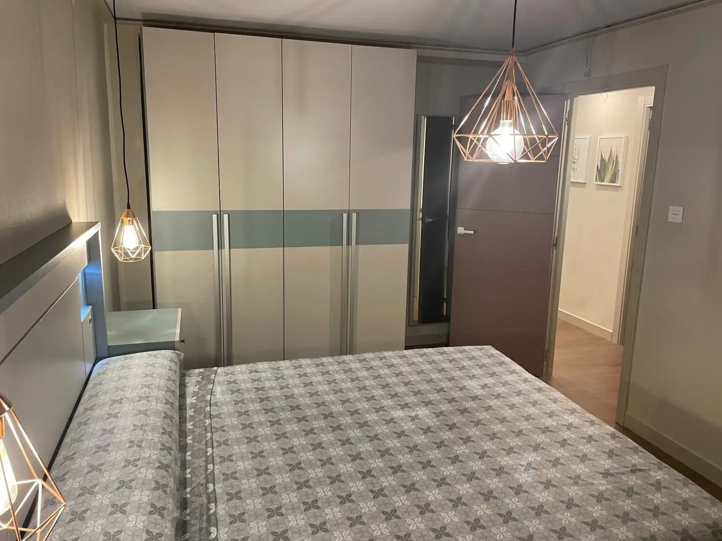 Habitación de Piso de alquiler en Granada con Aire acondicionado, Terraza y Amueblado