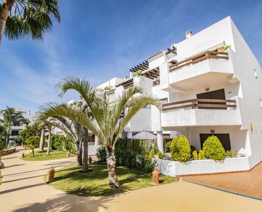 Garden of Flat for sale in Estepona  with Furnished, Oven and Washing machine