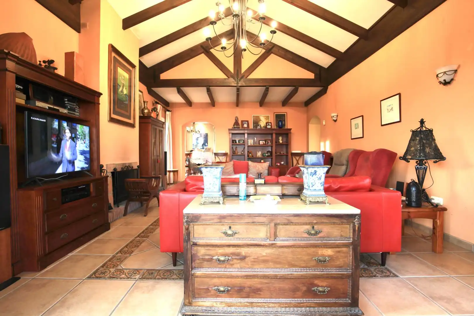 Sala d'estar de Casa o xalet en venda en Marbella amb Aire condicionat, Calefacció i Jardí privat