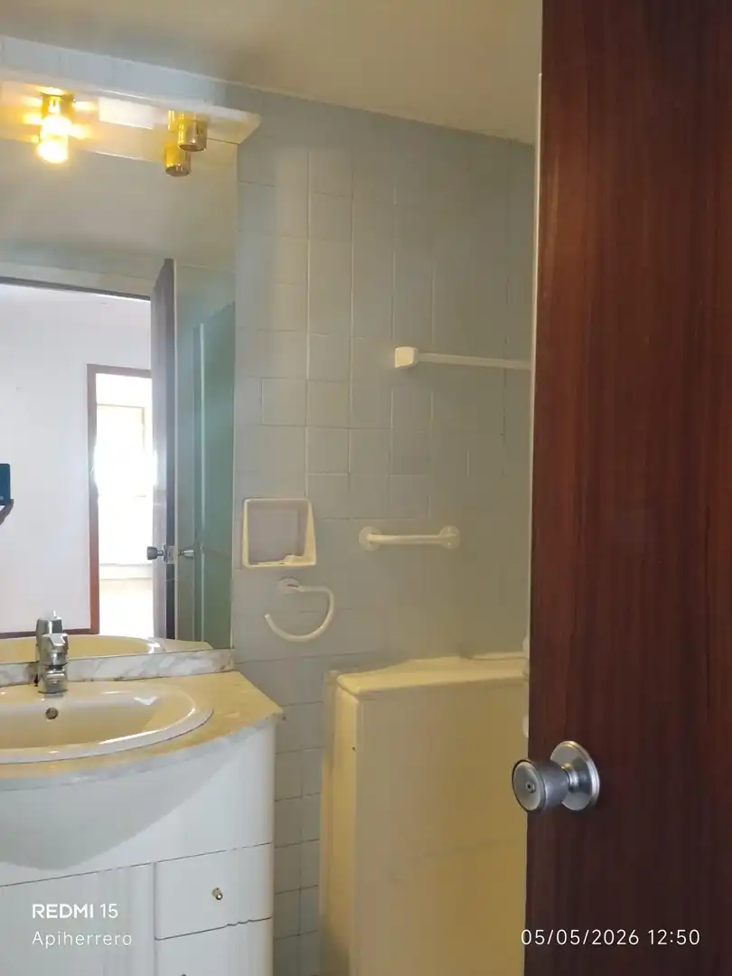 Baño de Piso de alquiler en Alicante / Alacant con Aire acondicionado, Jardín privado y Terraza
