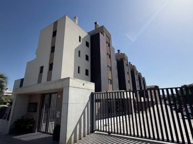 Ground floor for rent in Calle Ava Gardner, 14, Los Álamos