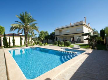 Chalet con balcón en venta en Orihuela Costa