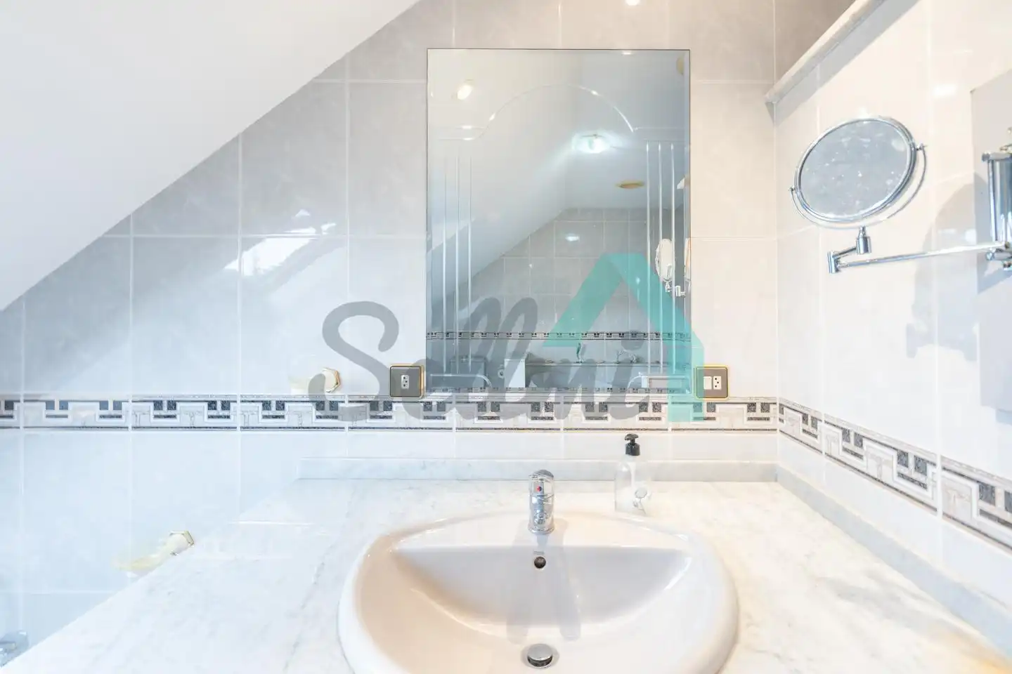 Baño de Casa adosada en venta en El Franco  con Calefacción, Jardín privado y Parquet