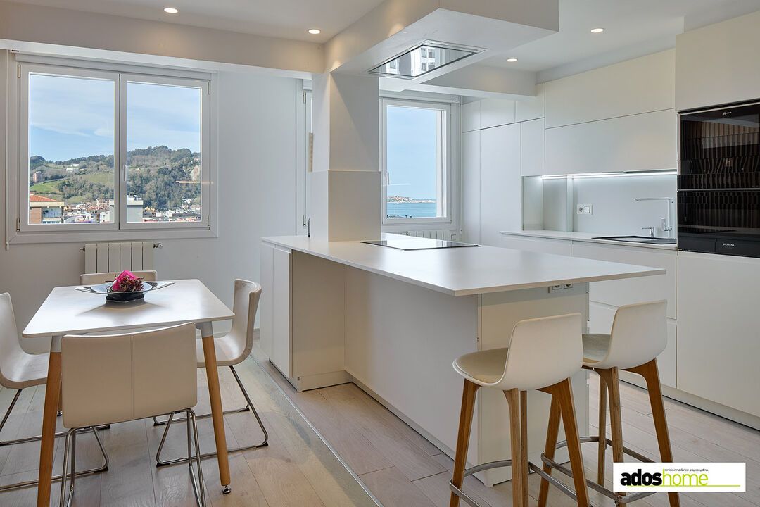 Cuina de Pis en venda en Zarautz amb Aire condicionat, Calefacció i Jardí privat