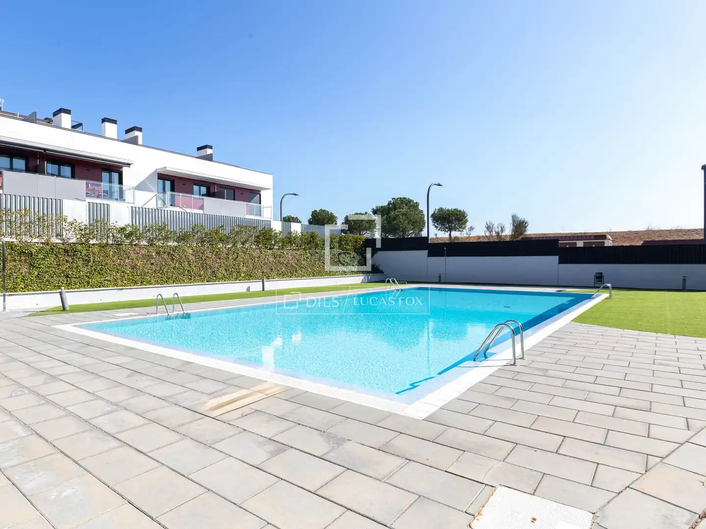 Piscina de Pis en venda en Sant Just Desvern amb Aire condicionat, Jardí privat i Parquet