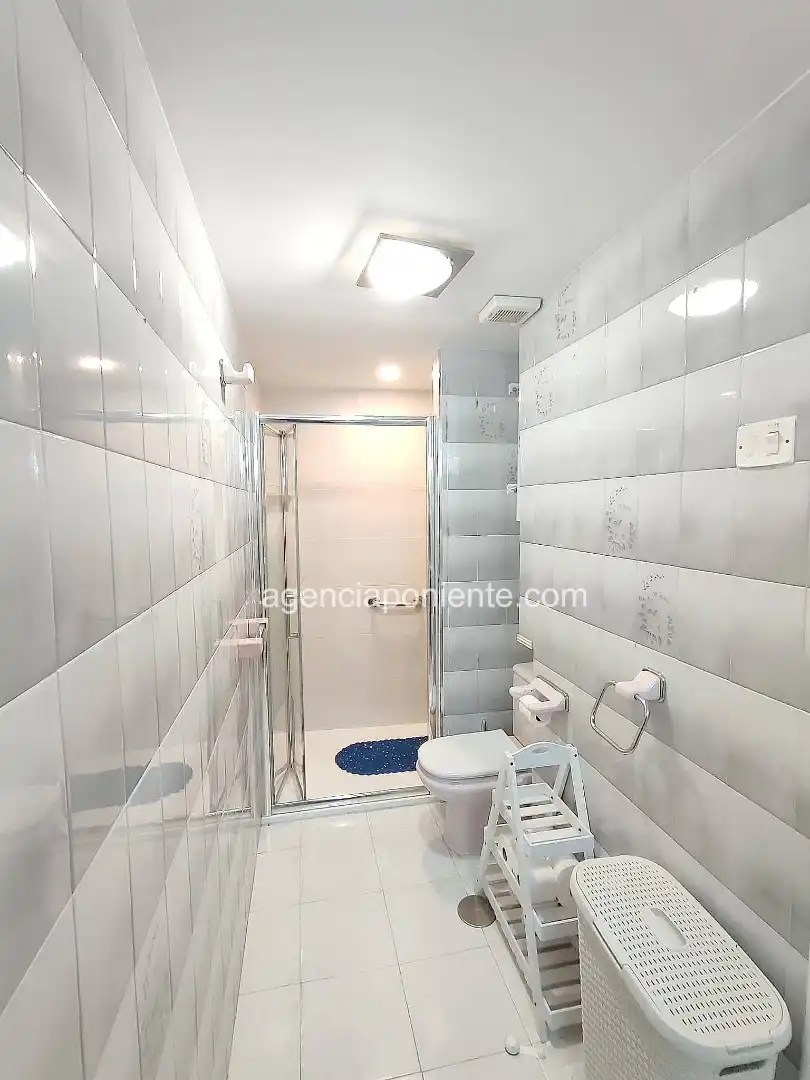 Badezimmer von Wohnung zur Miete in Villajoyosa / La Vila Joiosa mit Klimaanlage, Heizung und Terrasse