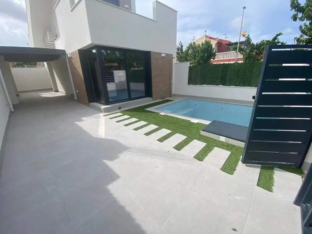 Chalet con piscina en venta en Centro, imagen 3