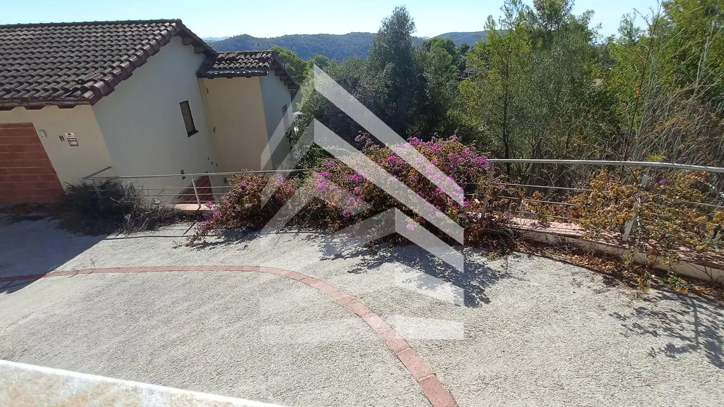 Casa con jardín en venta en calle de la Via Lactea, imagen 3