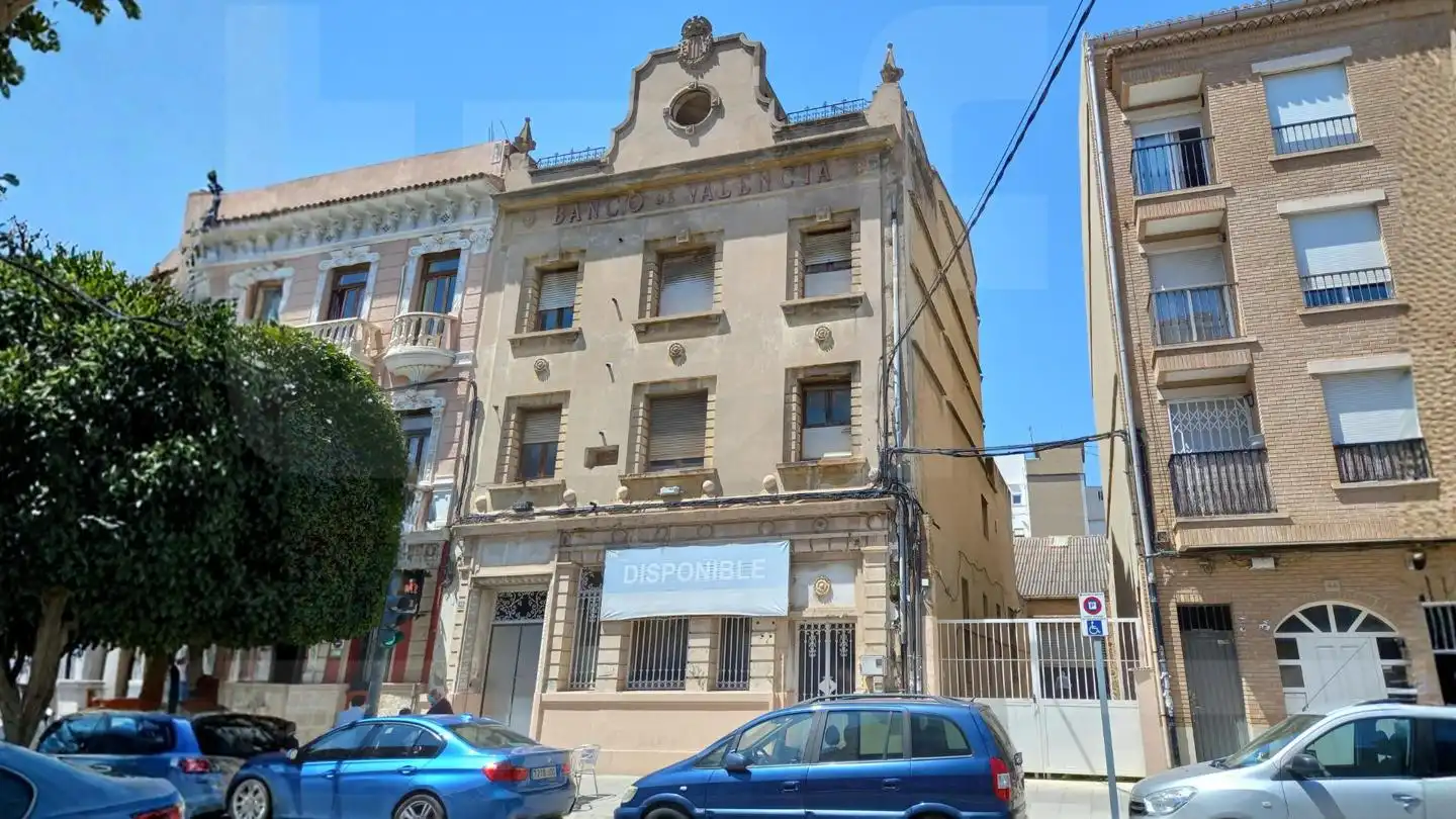 Vista exterior de Local de alquiler en Benetússer