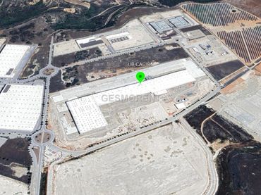 Industrial building to rent in Torija