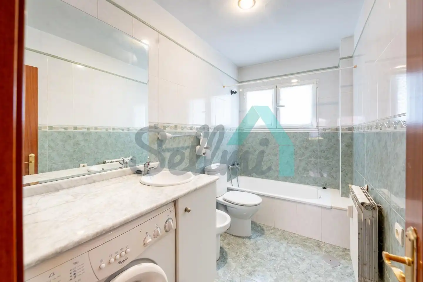 Badezimmer von Wohnung zum Verkauf in Avilés mit Heizung und Terrasse