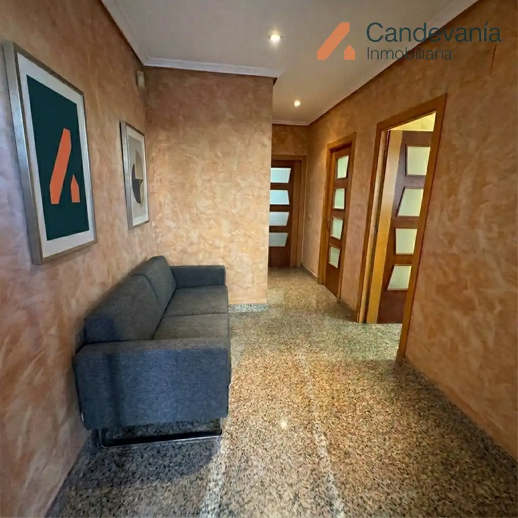 Local comercial de lloguer a Calle Corona de Aragón, imagen 3