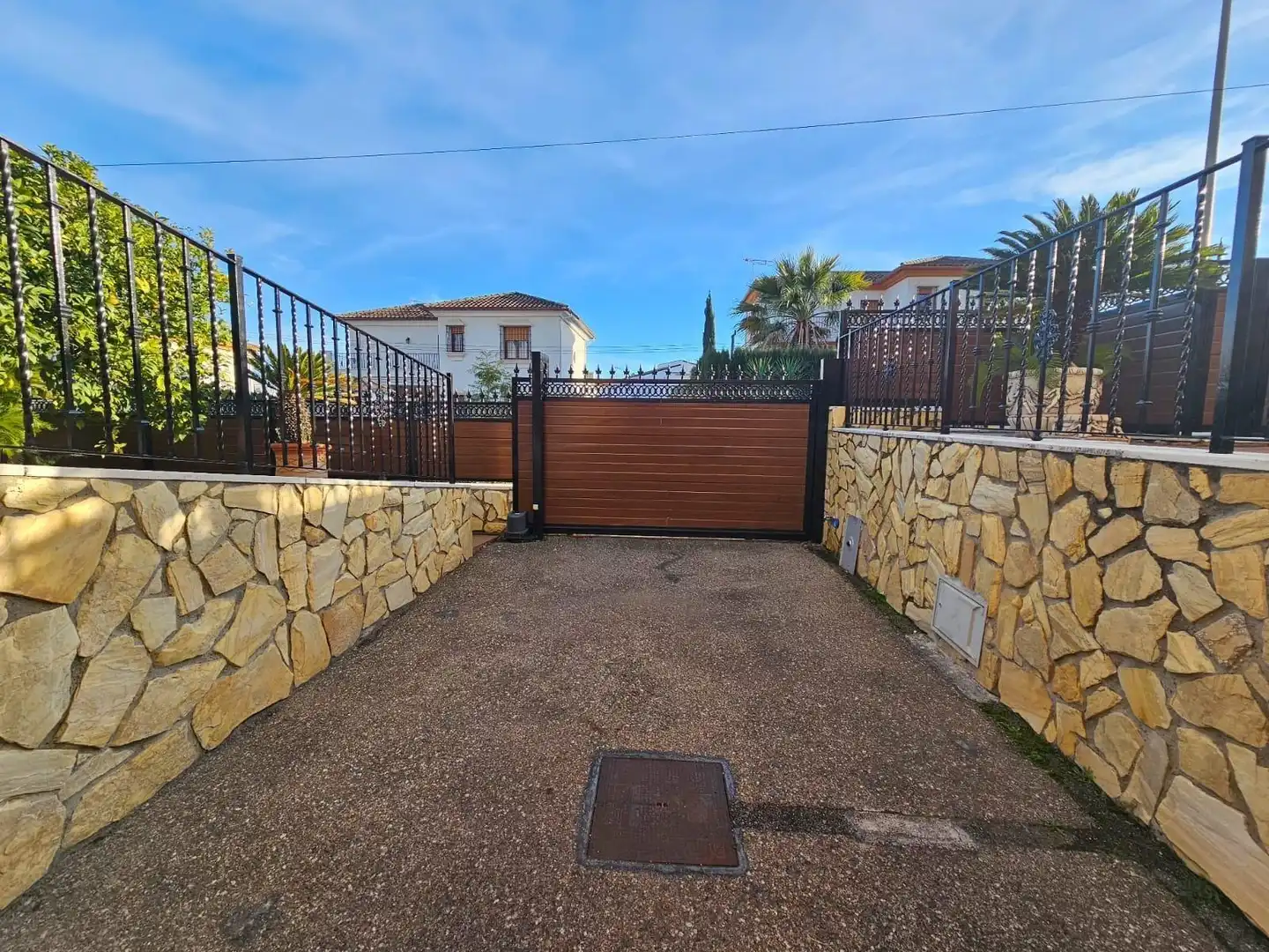 Aparcament de Casa o xalet en venda en Córdoba amb Aire condicionat, Calefacció i Jardí privat