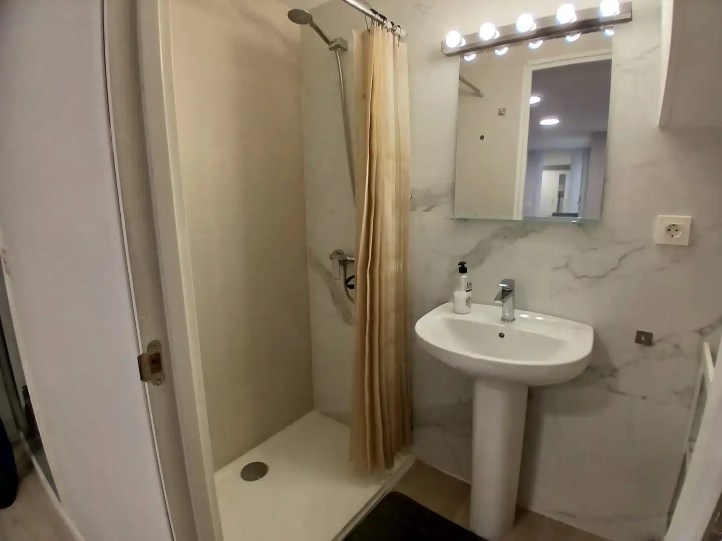 Baño de Apartamento de alquiler en La Almunia de Doña Godina  con Parquet, Amueblado y Horno