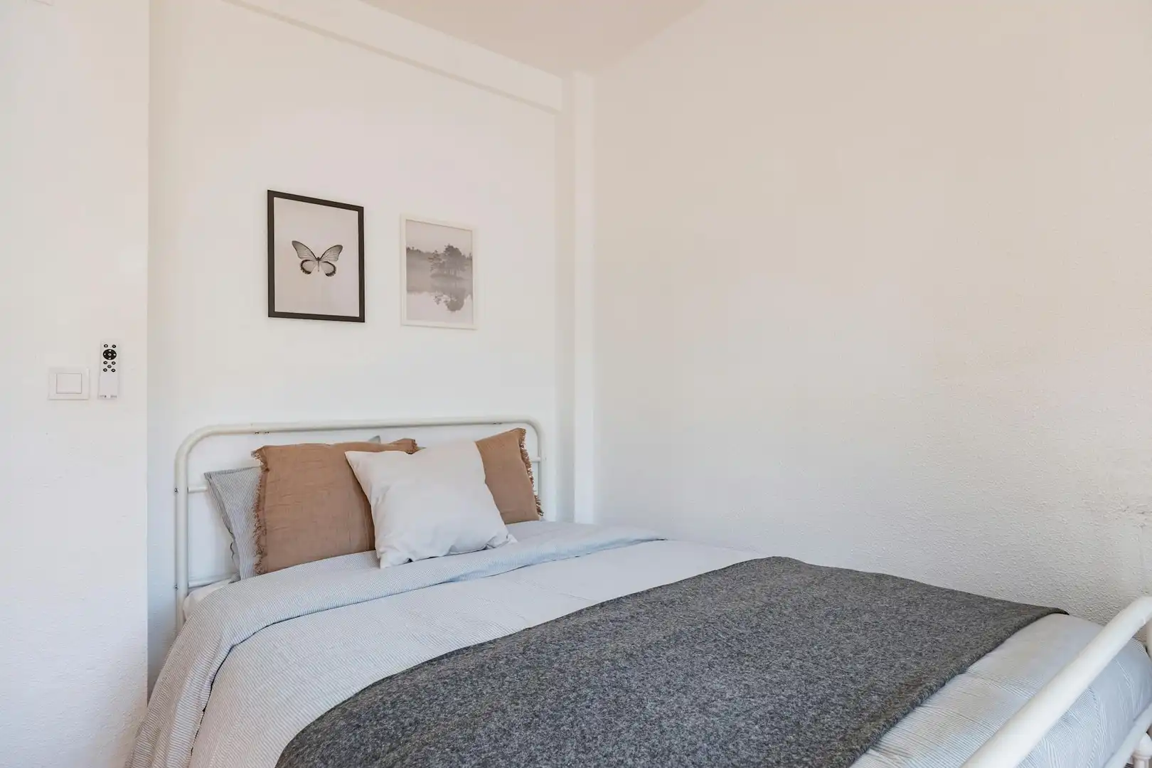 Bedroom of Flat for share in Valencia  with Washing machine