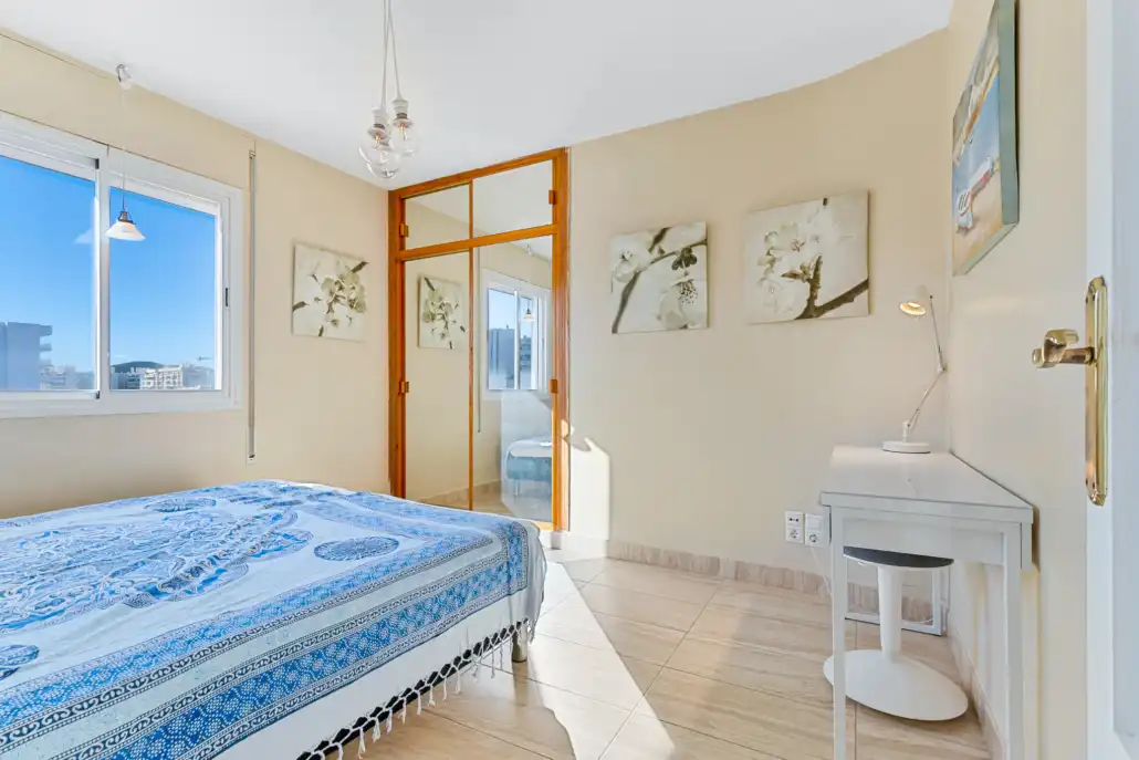 Bedroom of Attic for sale in Fuengirola  with Air Conditioner, Terrace and Storage room