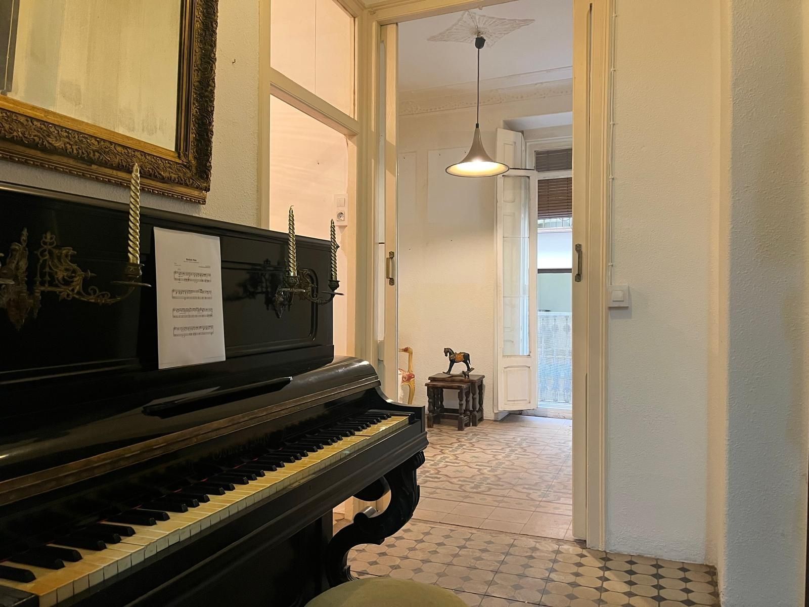 Flat for sale in  Valencia Capital  with Storage room and Balcony