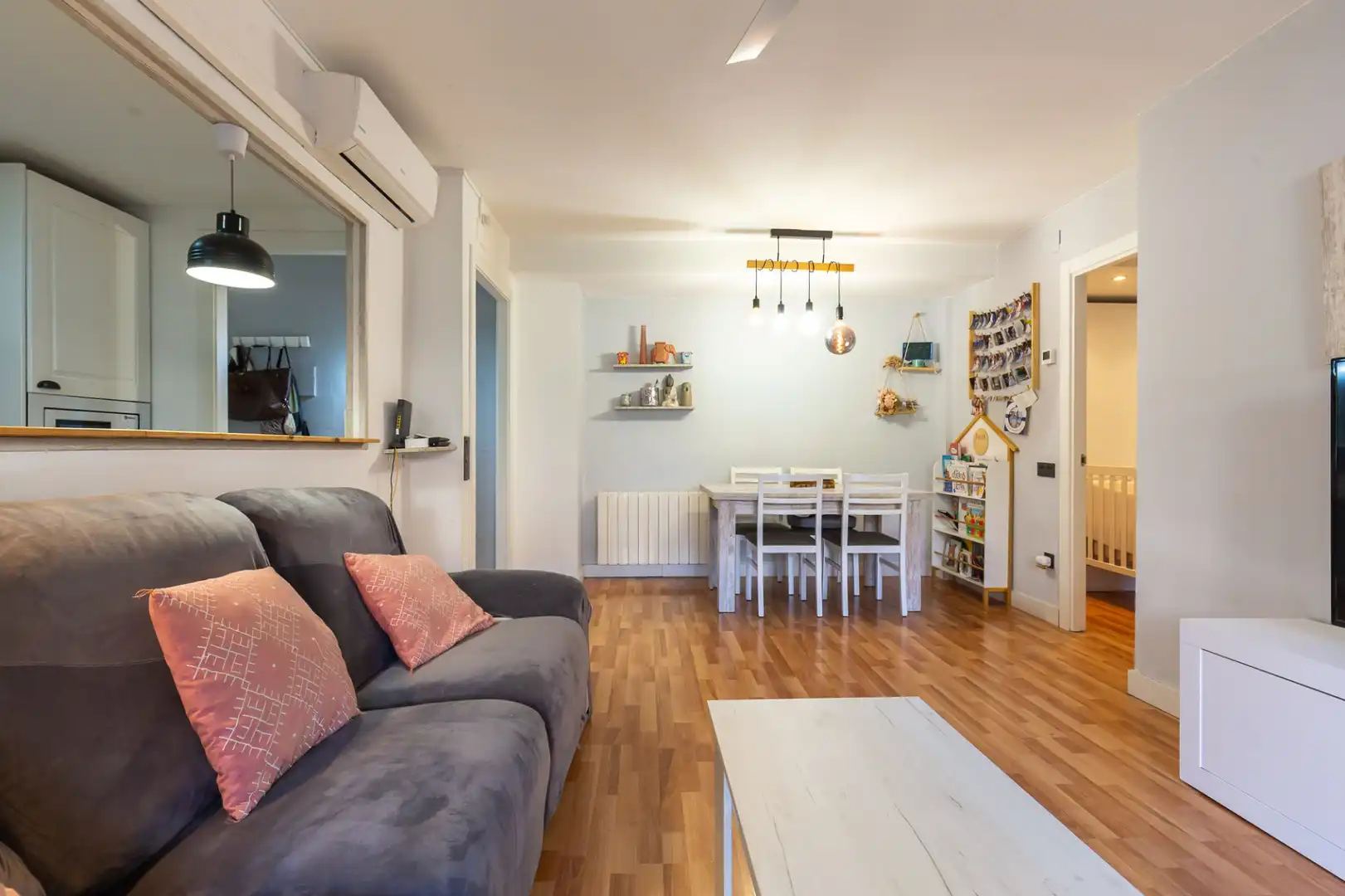 Sala d'estar de Planta baixa en venda en Rubí amb Aire condicionat, Calefacció i Terrassa