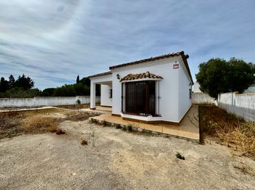 Chalet con jardín en venta en Los Franceses – La Vega