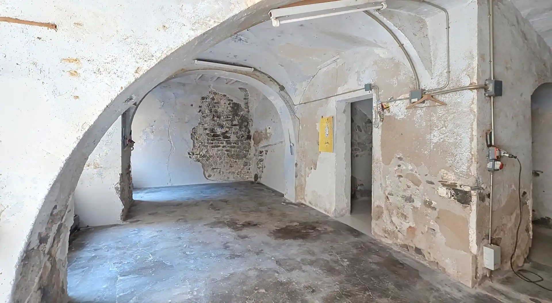 Casa adosada en venda en Besalú amb Terrassa i Balcó