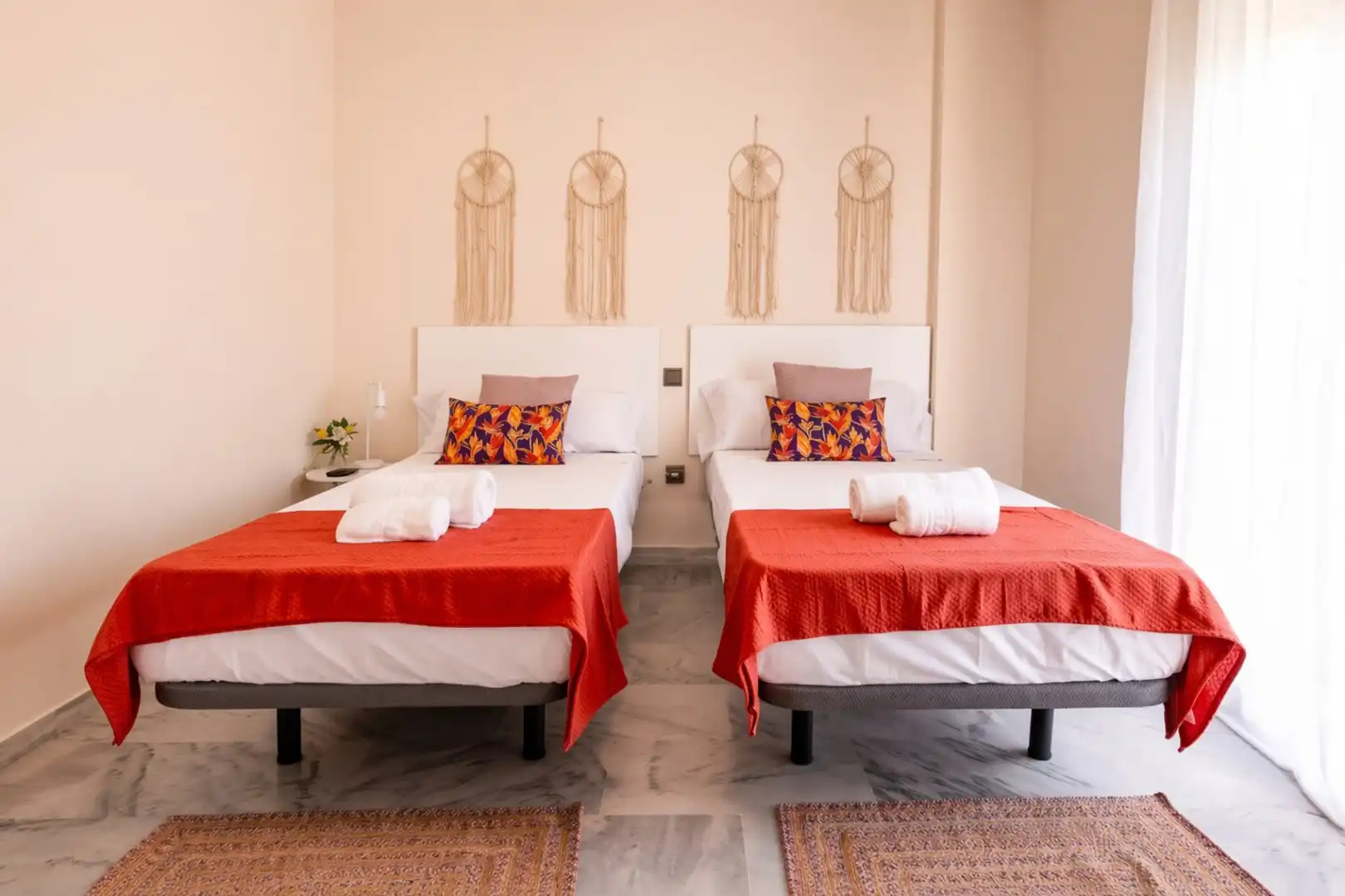 Dormitori de Casa adosada en venda en Marbella amb Aire condicionat, Jardí privat i Terrassa