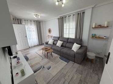 Casa pareada con balcón en venta en Orihuela Costa
