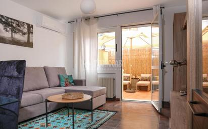 Sala d'estar de Pis en venda en  Madrid Capital amb Aire condicionat, Parquet i Moblat