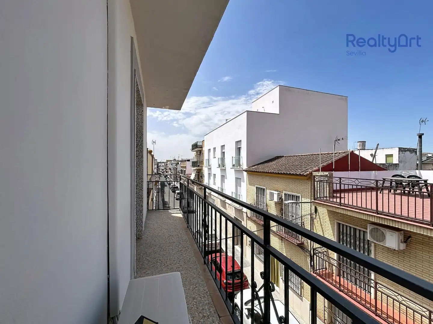 Vista exterior de Casa o xalet en venda en Sevilla amb Aire condicionat, Terrassa i Balcó