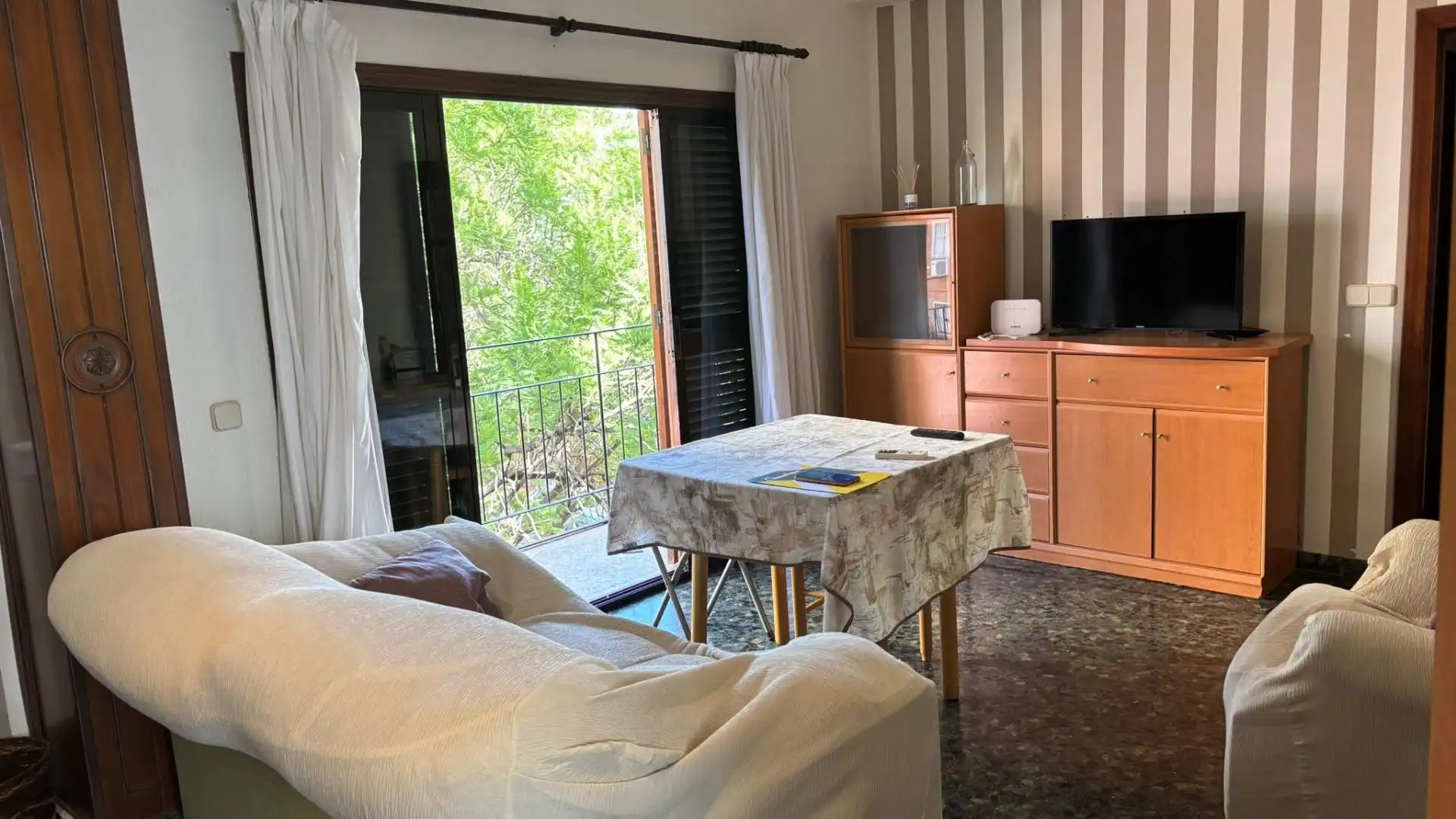 Room in Calle LOZOYA, El Plantinar – Avda. La Paz - El Juncal