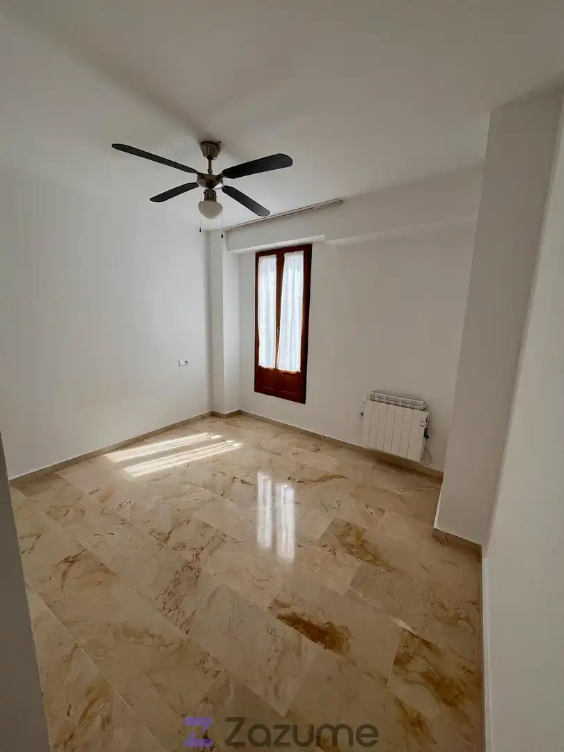 Bedroom of Flat for rent in Granada  with Air Conditioner, Heating and Washing machine