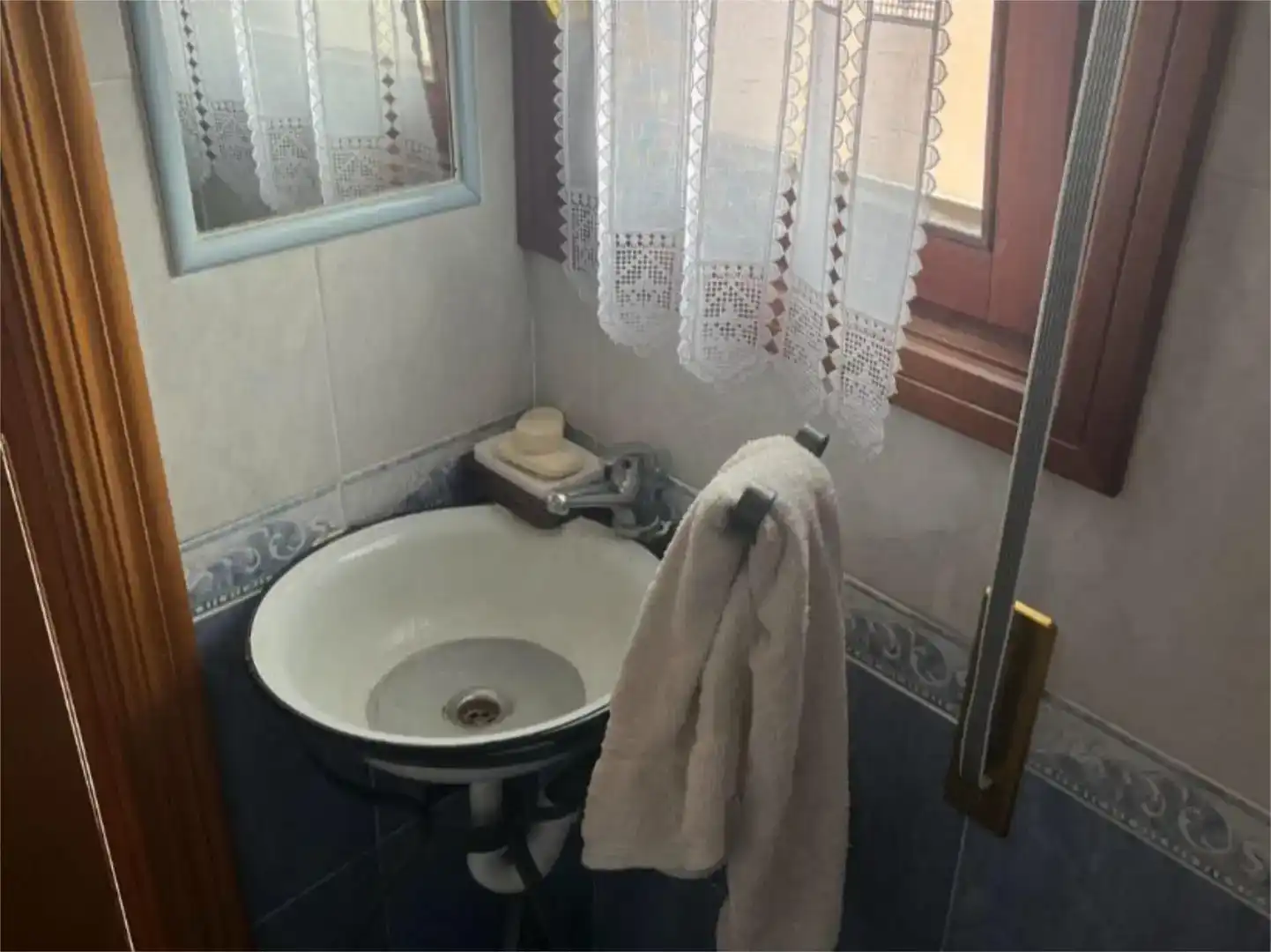 Baño de Piso en venta en Castro-Urdiales con Parquet y Amueblado
