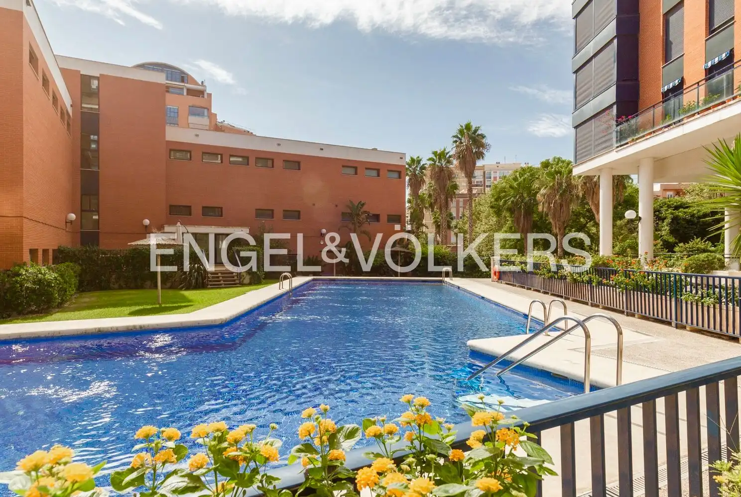 Piscina de Pis de lloguer en Valencia amb Aire condicionat, Calefacció i Jardí privat