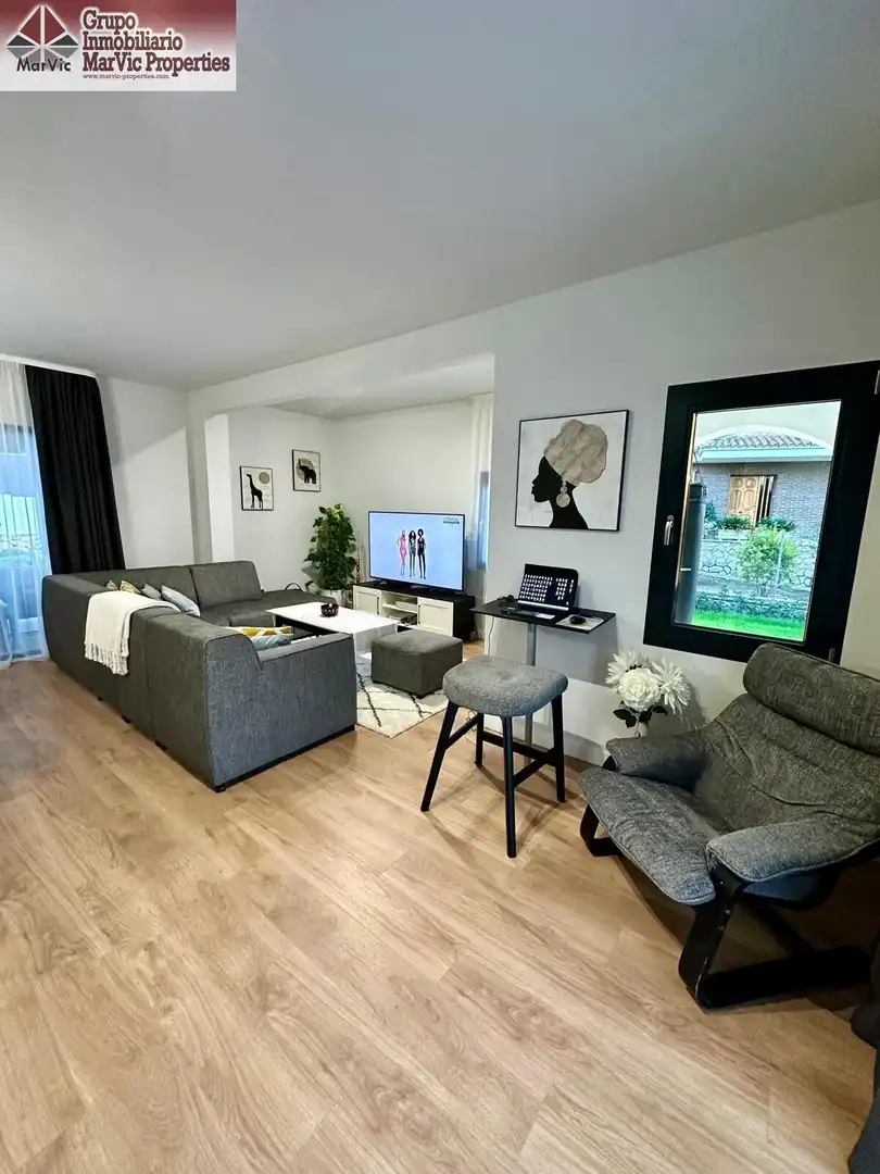 Sala d'estar de Casa o xalet en venda en Benidorm amb Aire condicionat, Terrassa i Piscina