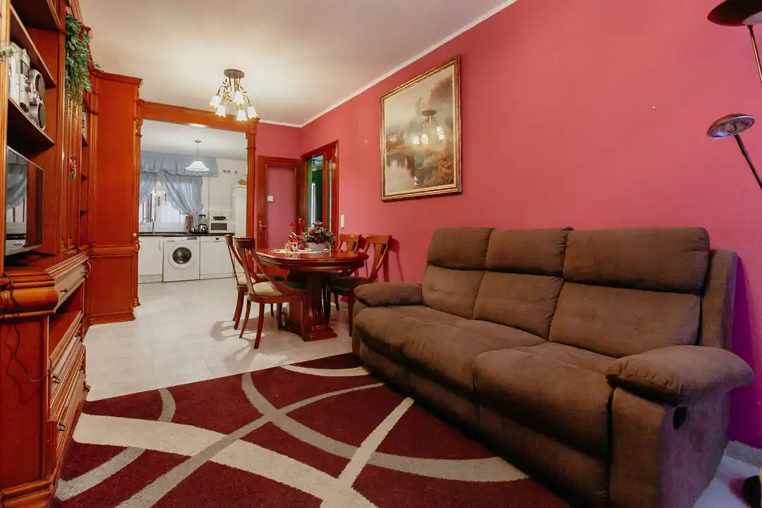 Sala d'estar de Pis en venda en Huesca amb Calefacció, Traster i Balcó